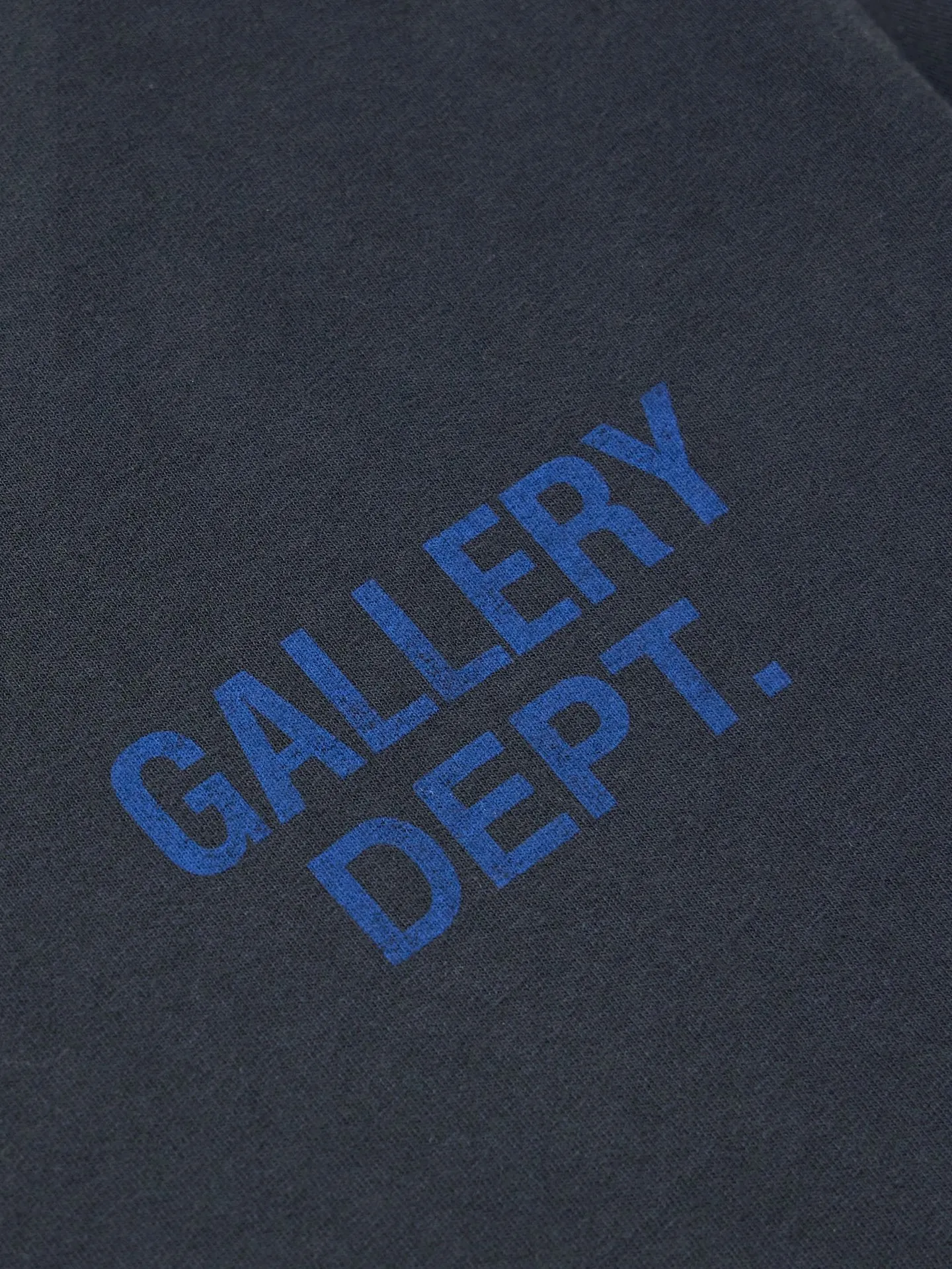 GALLERY DEPT. SOUVENIR TEE/WASHED BLACK Blue English LOGO short-sleeved Hollywood limited English TEE Washed black S-XL Assute garments dyed Re-washed and distressed Cylindrical fabric without side seams Non-open version Original development Complete accessories/matching Details in place
